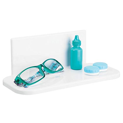 mDesign selbstklebendes Badregal aus BPA-freiem Kunststoff – kleine Duschablage für den Badezimmerspiegel – Badezimmerregal für Badzubehör, Zahnbürsten, Make-up oder zur Kosmetikaufbewahrung – weiß